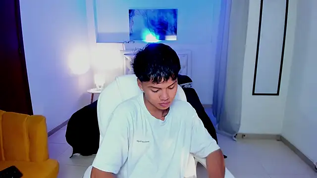 thiagosterling online show from May 5, 11:30 pm