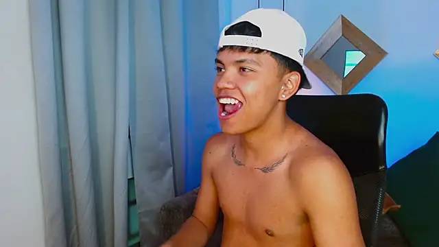 thiagosterling online show from April 27, 11:47 pm