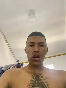 juliancito222 online show from May 29, 2:34 pm