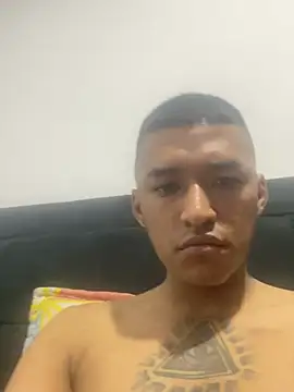 juliancito222 online show from May 26, 7:12 pm