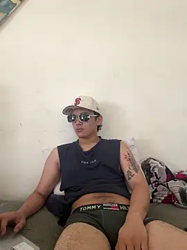 Snapshot of Hazhitr chatting on March 20, 2:40 pm Hazhitr online show from March 20, 2:40 pm