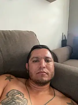 HOTB0Y18 online show from April 2, 9:32 pm