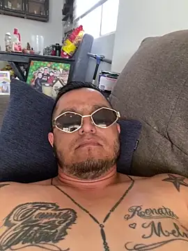 HOTB0Y18 online show from May 25, 5:55 pm