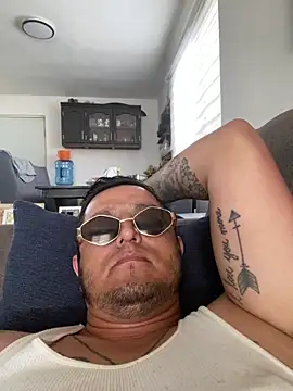 HOTB0Y18 online show from May 18, 5:07 pm