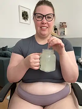 MaschaMangold online show from June 17, 11:09 am