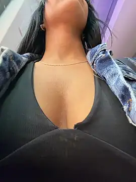 MonserratJons01 online show from May 12, 11:00 pm