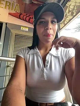 MonserratJons01 online show from June 2, 4:07 pm