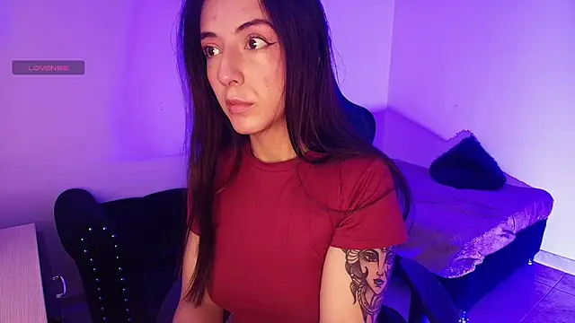 Nicolwhitee online show from May 8, 11:58 am
