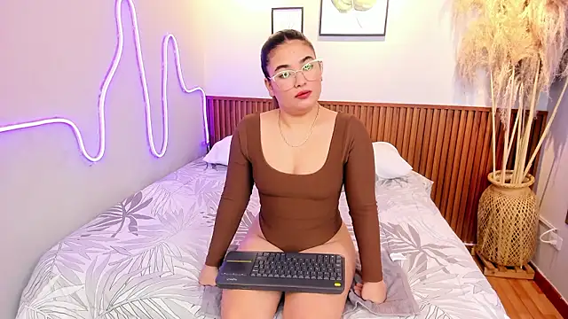 HAILYSTONE online show from March 19, 7:36 pm