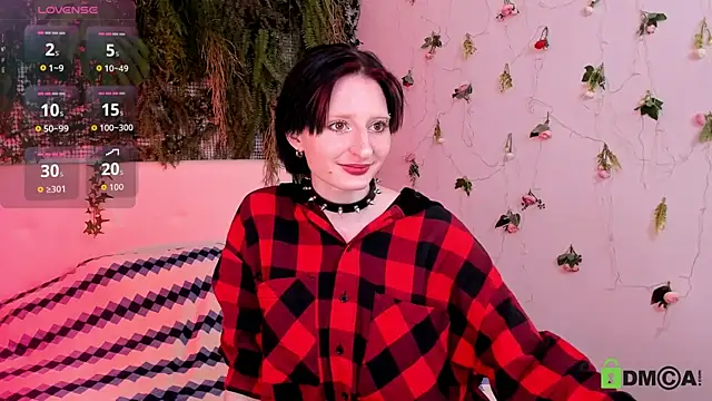 Snapshot of Kira__Cutie chatting on June 11, 8:17 pm Kira Cutie online show from June 11, 8:17 pm