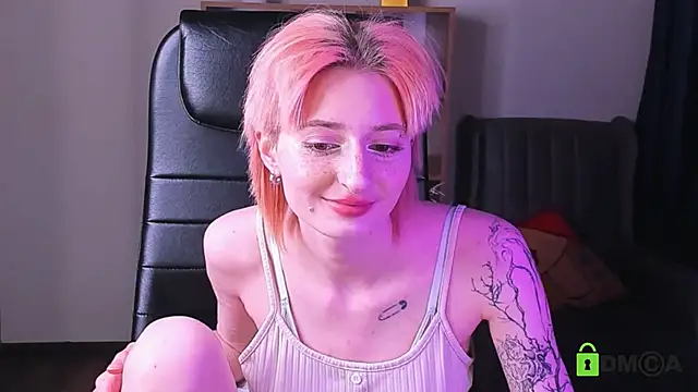 Kira  Cutie online show from April 21, 9:10 pm