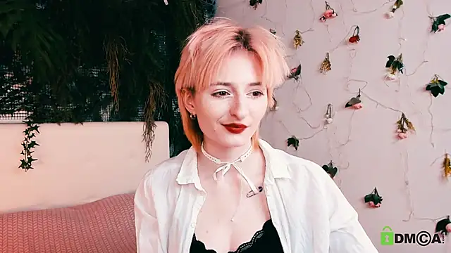 Kira  Cutie online show from April 24, 8:33 pm