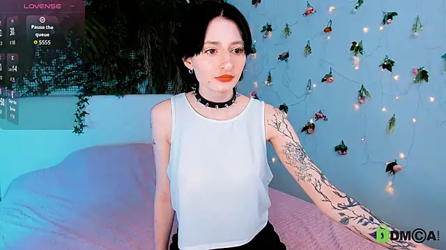 Snapshot of Kira__Cutie chatting on June 4, 9:52 pm Kira Cutie online show from June 4, 9:52 pm