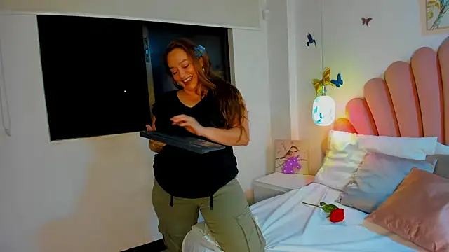 SabrinaVantress online show from June 25, 4:21 am