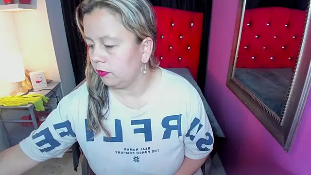 ScarletBigTitties online show from May 5, 12:08 pm