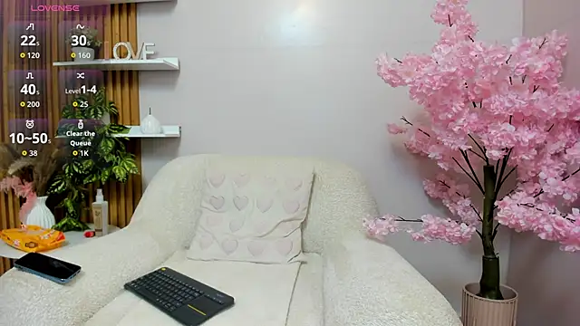 Maiasweet  online show from March 25, 2:23 am