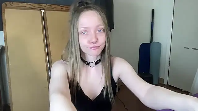 ElfGirlAna online show from May 7, 3:15 pm