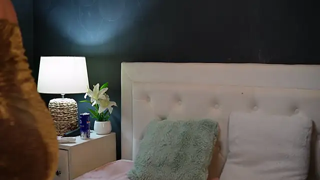 Snapshot of DaliaParis chatting on May 29, 8:37 pm DaliaParis online show from May 29, 8:37 pm