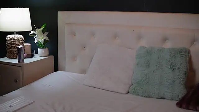 Snapshot of DaliaParis chatting on May 12, 8:26 pm DaliaParis online show from May 12, 8:26 pm