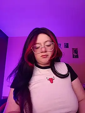 Snapshot of Gigi_hart7 chatting on May 4, 2:15 am Gigi hart7 online show from May 4, 2:15 am