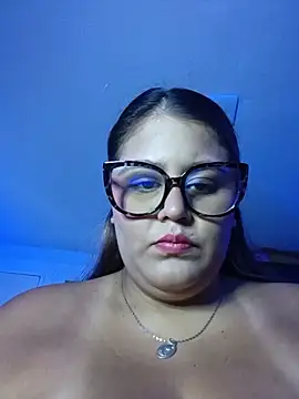 Snapshot of Bonny_rousse01 chatting on June 6, 12:43 pm Bonny rousse01 online show from June 6, 12:43 pm