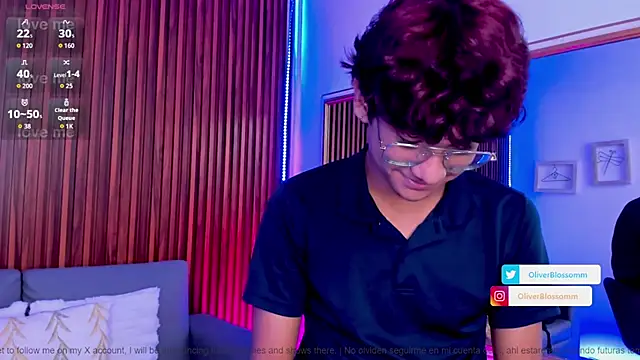 Snapshot of Oliver20__ chatting on June 9, 8:54 pm Oliver20 online show from June 9, 8:54 pm