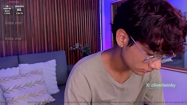 Snapshot of Oliver20__ chatting on May 12, 9:54 pm Oliver20 online show from May 12, 9:54 pm