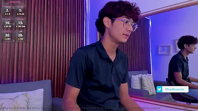 Snapshot of Oliver20__ chatting on May 15, 11:47 pm Oliver20 online show from May 15, 11:47 pm