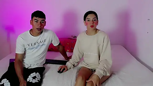 Snapshot of Nina_and_coby_ chatting on July 9, 1:32 pm Nina and coby online show from July 9, 1:32 pm