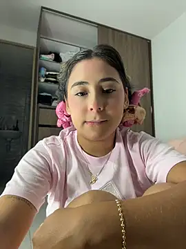 Snapshot of MelodyRey__ chatting on June 27, 1:44 am MelodyRey online show from June 27, 1:44 am
