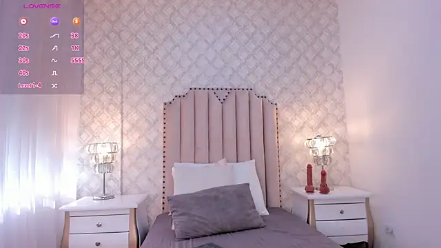 zoejenner  online show from April 20, 7:37 pm