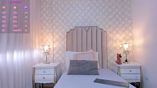 zoejenner  online show from April 22, 7:42 pm