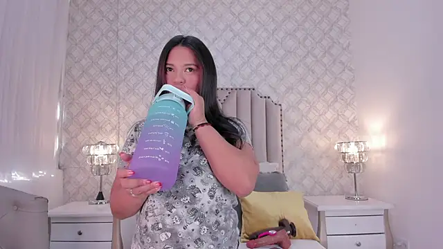 zoejenner  online show from August 7, 10:05 pm