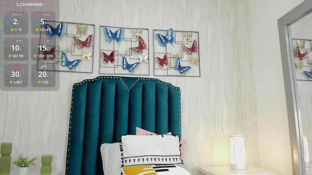 zoejenner  online show from July 26, 2:35 pm