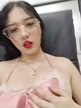 Snapshot of veleria_allurin chatting on June 21, 4:13 pm veleria allurin online show from June 21, 4:13 pm