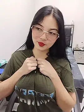 Snapshot of veleria_allurin chatting on July 2, 9:32 pm veleria allurin online show from July 2, 9:32 pm
