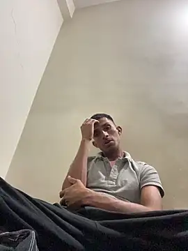 Snapshot of cool_guy_1 chatting on March 21, 6:25 am cool guy 1 online show from March 21, 6:25 am