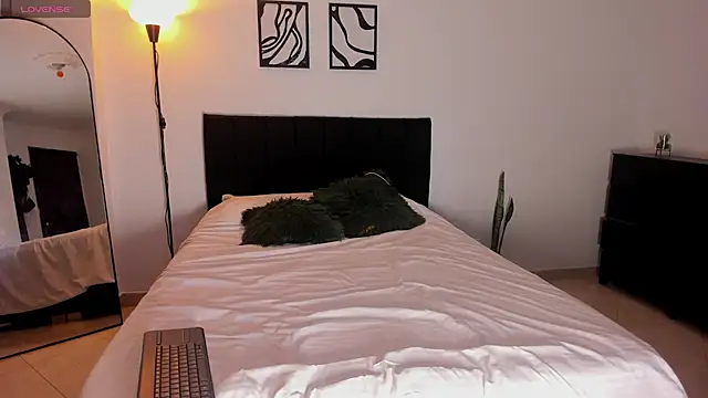 mai evans online show from July 11, 3:51 am