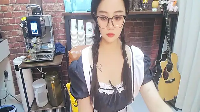 Snapshot of Latte-01 chatting on June 2, 6:24 am Latte-01 online show from June 2, 6:24 am
