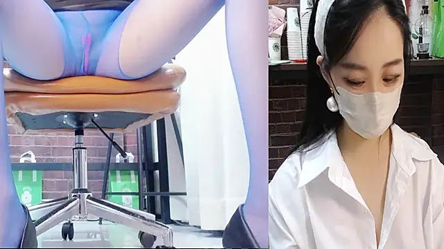 Snapshot of Latte-01 chatting on May 8, 2:43 pm Latte-01 online show from May 8, 2:43 pm
