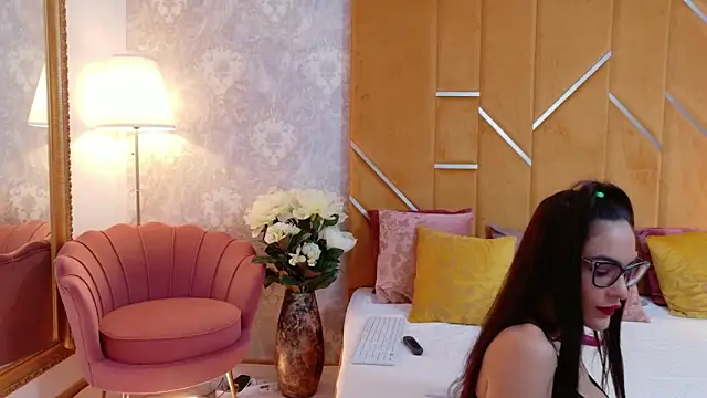 SarahFoxy online show from May 6, 12:42 pm