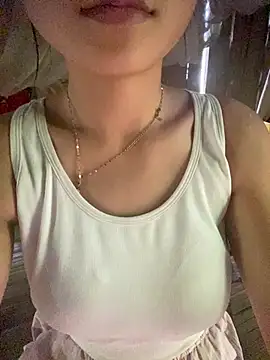 Snapshot of Emmi_cute9x chatting on July 8, 2:24 am Emmi cute9x online show from July 8, 2:24 am