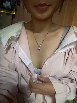 Snapshot of Emmi_cute9x chatting on July 1, 1:39 am Emmi cute9x online show from July 1, 1:39 am