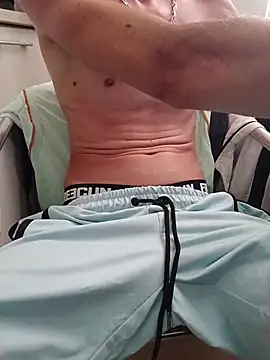 Snapshot of Skinboy06 chatting on July 13, 9:08 am Skinboy06 online show from July 13, 9:08 am