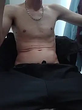 Snapshot of Skinboy06 chatting on May 25, 2:27 pm Skinboy06 online show from May 25, 2:27 pm