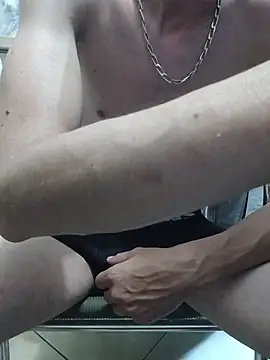 Snapshot of Skinboy06 chatting on June 29, 11:54 am Skinboy06 online show from June 29, 11:54 am