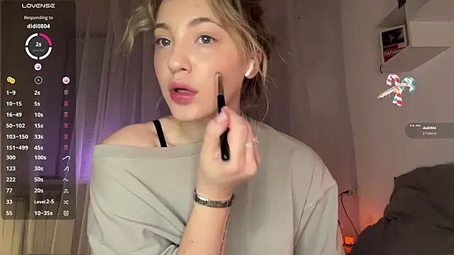 1Kellynaive online show from April 15, 5:39 pm