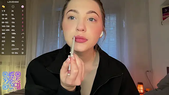 1Kellynaive online show from April 4, 4:02 pm