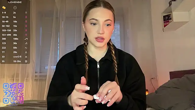 1Kellynaive online show from April 5, 4:02 pm