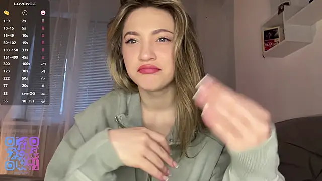 1Kellynaive online show from April 2, 3:30 pm
